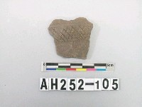 藏品(灰色夾砂陶片)的圖片